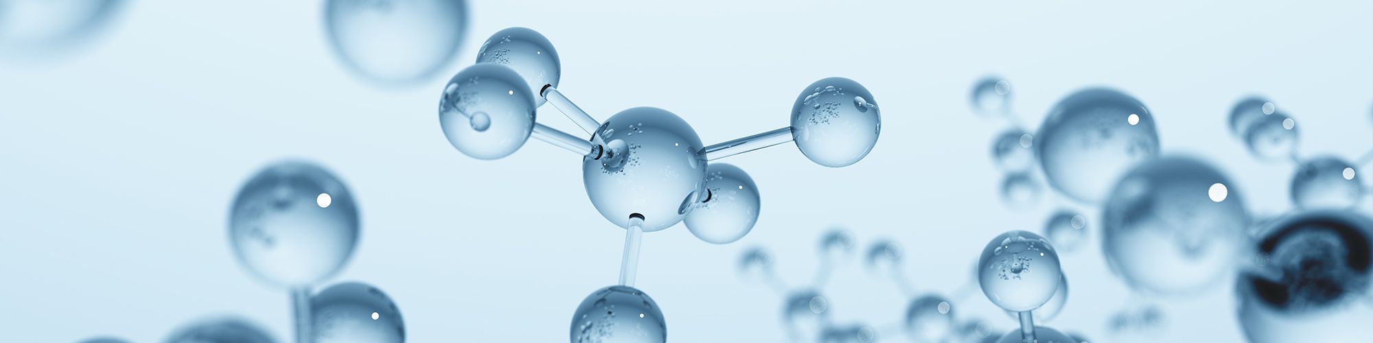 Das Bild zeigt eine stilisierte Darstellung von Molekülen mit transparenten Kugeln, die durch Linien verbunden sind. Der Hintergrund ist in sanften Blautönen gehalten, wodurch ein wissenschaftliches und modernes Gefühl entsteht.