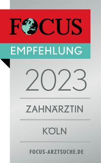 Image features a badge that reads "FOCUS EMPFEHLUNG" in bold letters, indicating a recommendation. Below, it says "2023 ZAHNÄRZTIN KÖLN," suggesting a dental professional in Cologne. The badge is colored in red, turquoise, and silver, with a globe icon included.