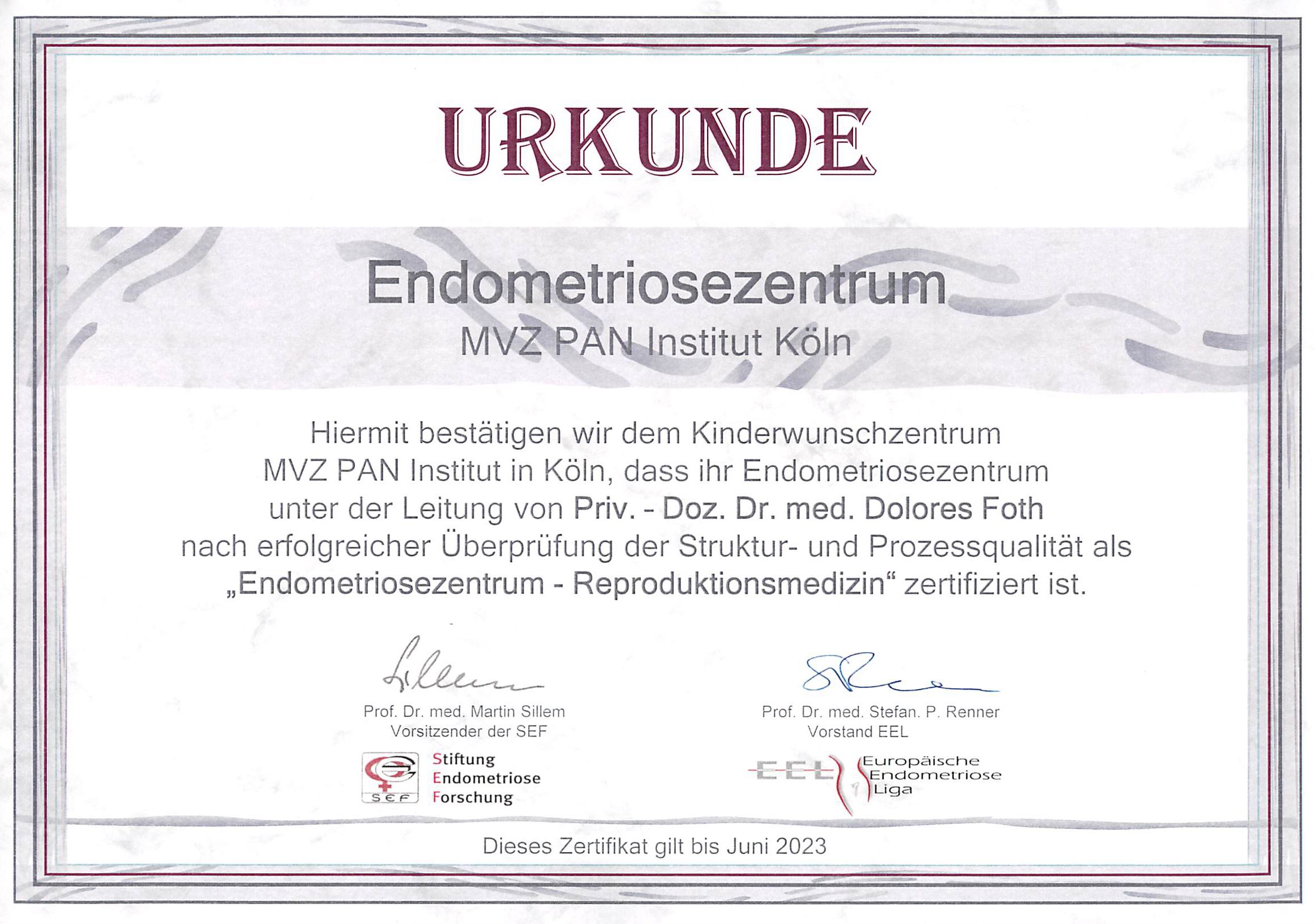 Urkunde des Endometriosezentrums am MVZ PAN Institut Köln, die die Zertifizierung als Endometriosezentrum für reproduktionsmedizinische Leistungen unter der Leitung von Priv.-Doz. Dr. med. Dolores Foth bestätigt. Zertifikat gültig bis Juni 2023.