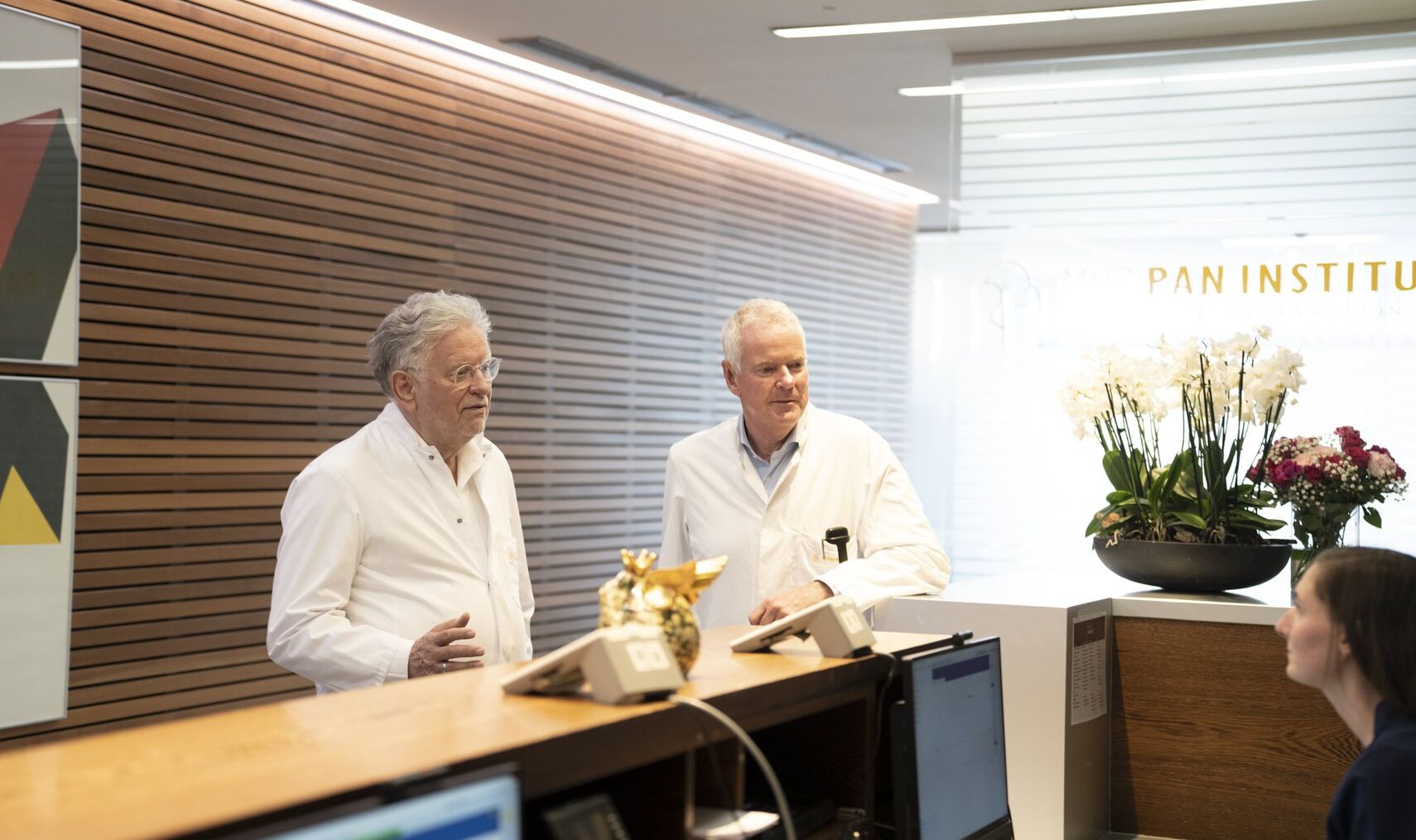 Ärzte am Empfang – MVZ PAN Institut (PAN Klinik) Ärzte im Gespräch am Empfang des MVZ PAN Instituts in der PAN Klinik