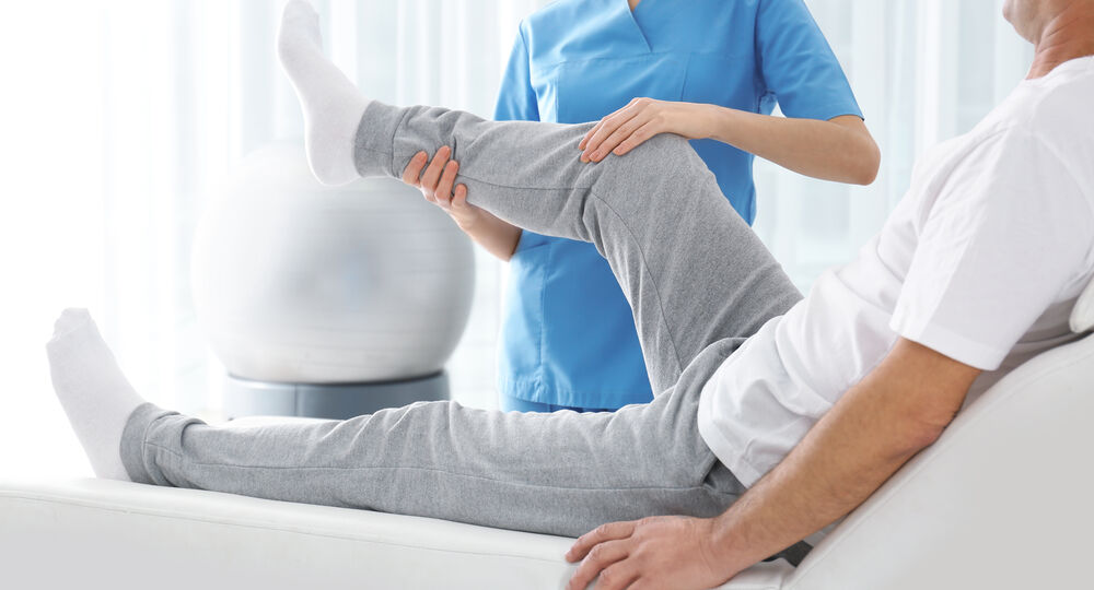 Orthopädie, Unfallchirurgie und Sportmedizin Physiotherapeutische Untersuchung und Mobilisation des Kniegelenks im Bereich Orthopädie und Sportmedizin