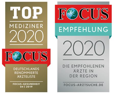 Zwei Auszeichnungen von Focus: Links ein goldfarbenes Banner mit der Aufschrift "TOP MEDIZINER 2020" und "Deutschlands renommierte Ärzteliste". Rechts ein graues Banner mit "FOCUS EMPFEHLUNG 2020" und dem Hinweis auf empfohlene Ärzte in der Region.